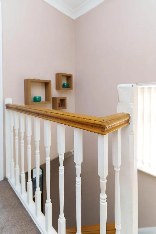Oakwood House Detached Home In South Leeds Leeds  Lägenhet