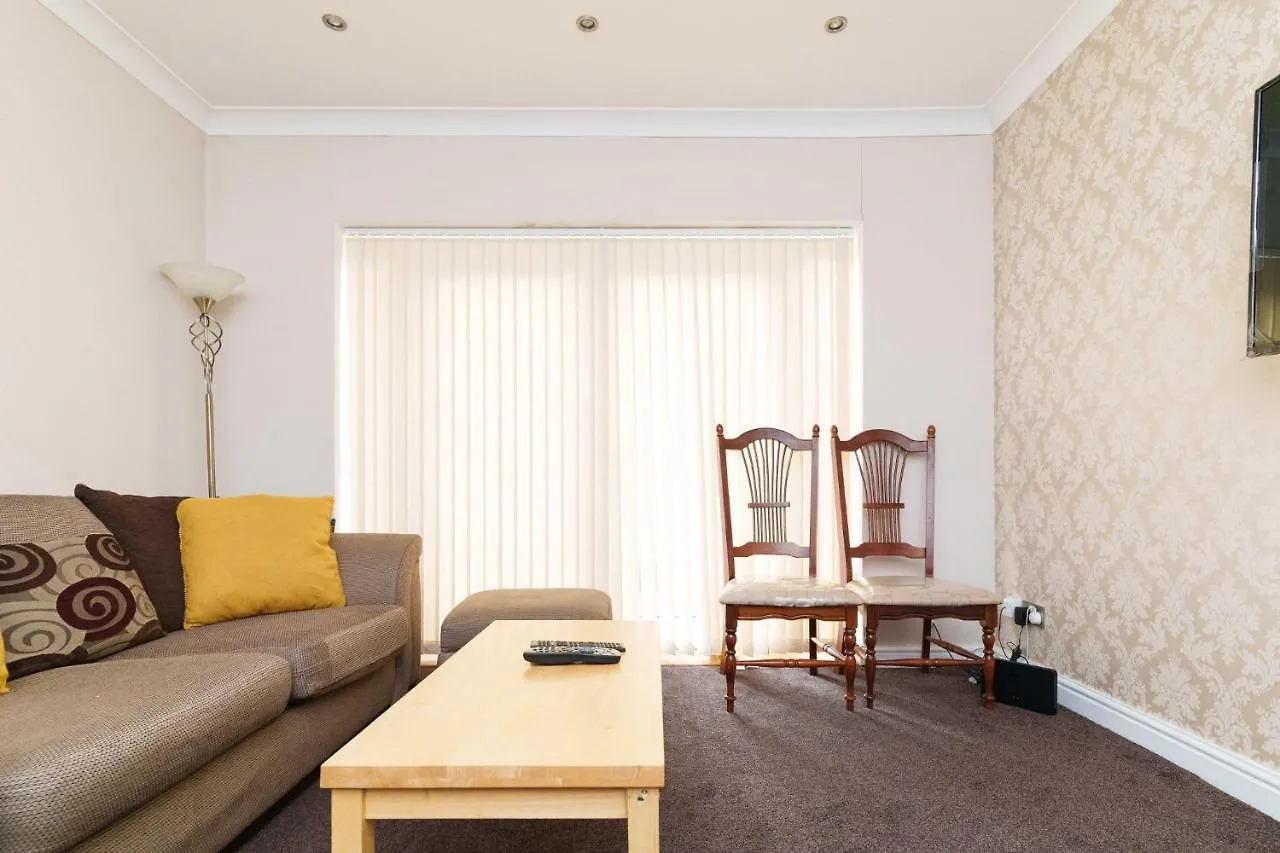 Oakwood House Detached Home In South Leeds Leeds  Lägenhet