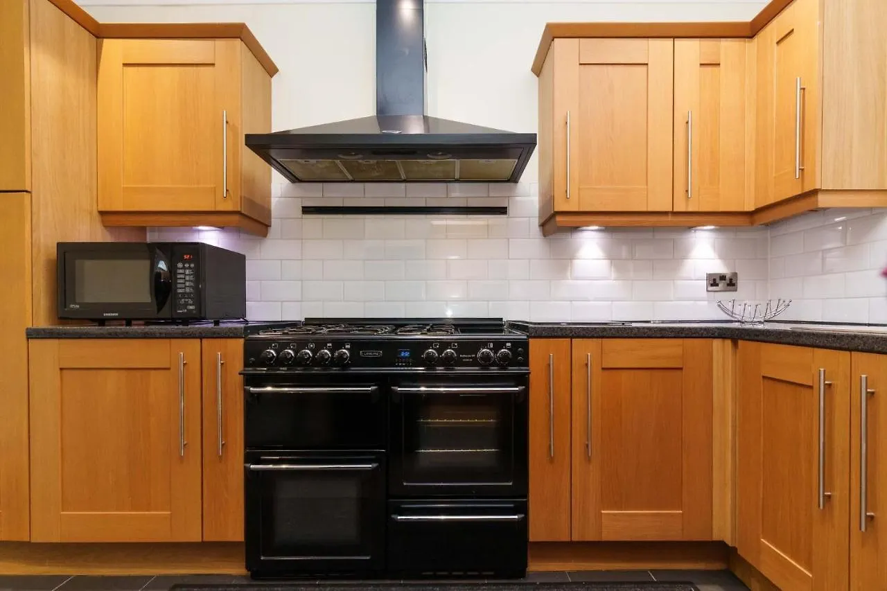 Lägenhet Oakwood House Detached Home In South Leeds Leeds